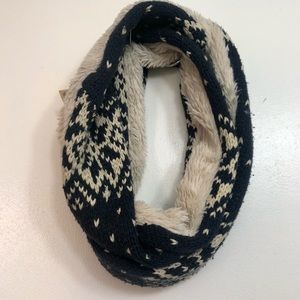 Abercrombie & Fitch Infinity scarf